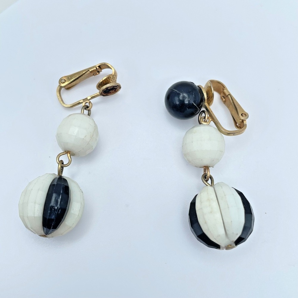 Vintage 60s Hong Kong Black & White Mod Beaded Dangle Earrings Gold Tone Jewelry